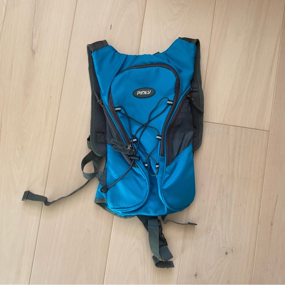 Hydration pack for running and cycling